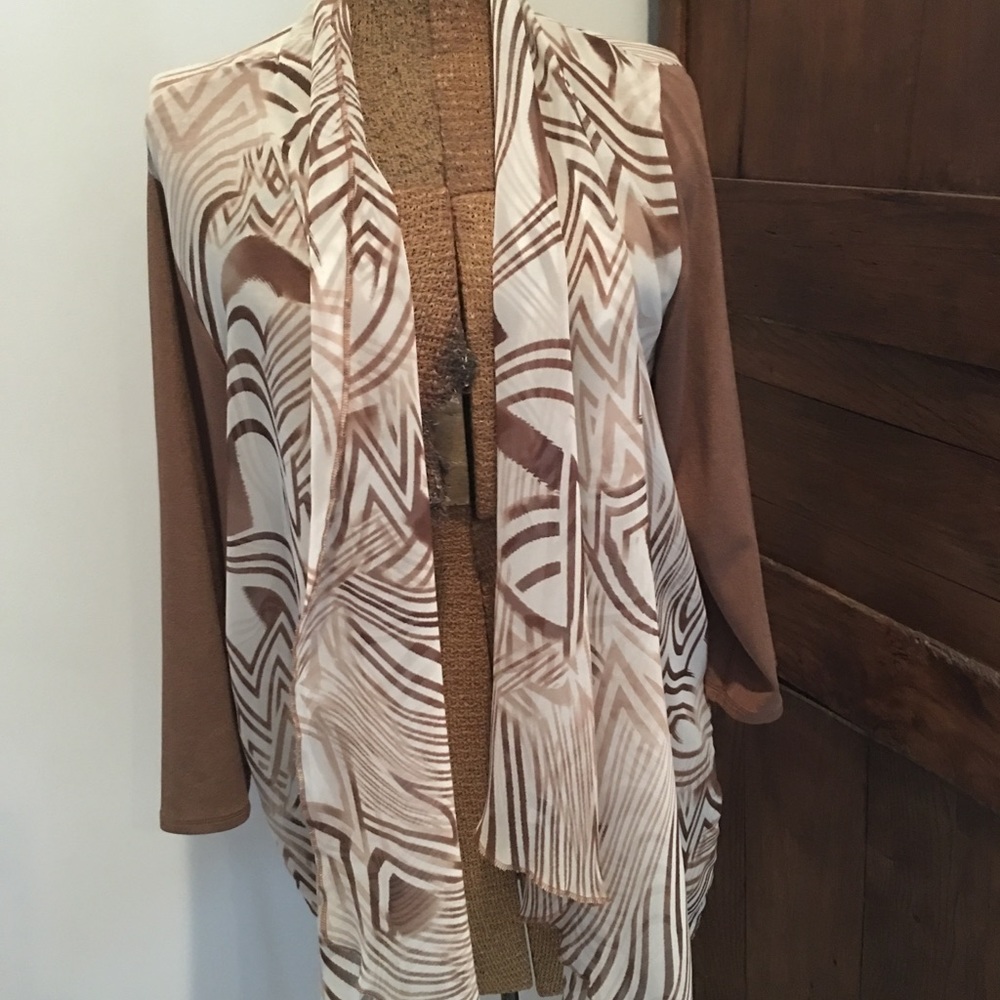 Printed, flowy over blouse.